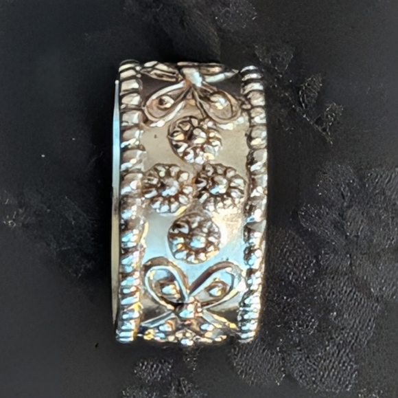 Solid Sterling Silver Cigar Band Floral Ring Size 8 - Picture 4 of 10